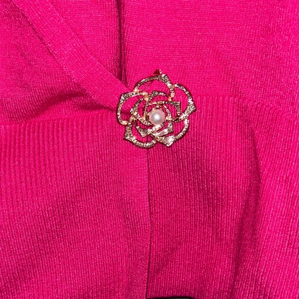 Mally Roncal Fierce By Mally Hot Pink Cut Out Sweater Rose Brooch 2X NWOT - Picture 3 of 6